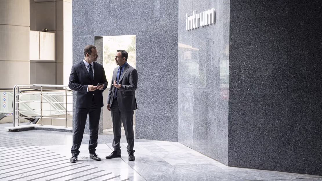 Από τους μύθους στην πραγματικότητα: πώς η τεχνολογία και η συνεργασία αλλάζουν το τοπίο της διαχείρισης οφειλών